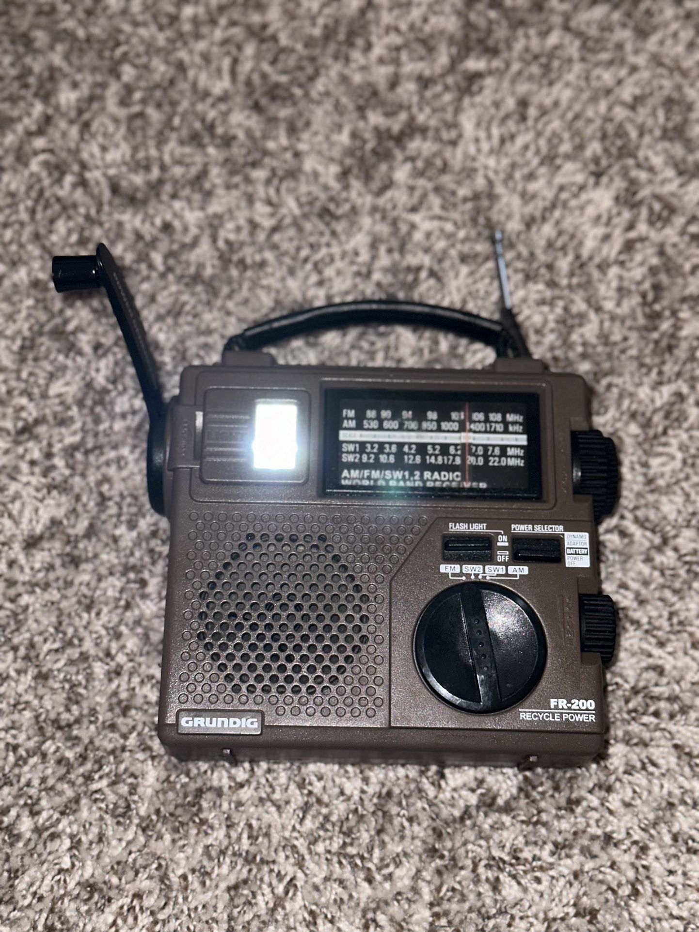Grundig Hand Crank Emergency Radio W/ Flashlight