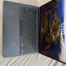 2022 MacBook Air 13.6 Inch