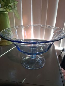 Vintage Indiana glass sapphire blue footed fruit bowl