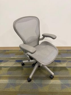 Herman Miller Aeron Size B Silver
