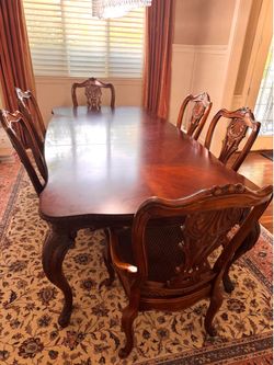 Luxurious BERNHARDT FURNITURE - classic dining table and chairs