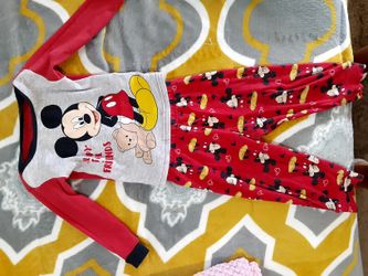 Boy pijama size 18 months bit fits more like 9 or 12 months