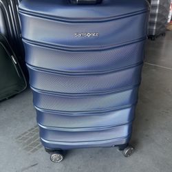Samsonite Carry-On Spinner – Hard Shell, Lockable, Travel-Ready 