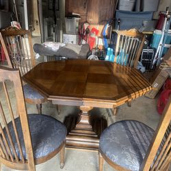Very nice antique dining table 4 chairs