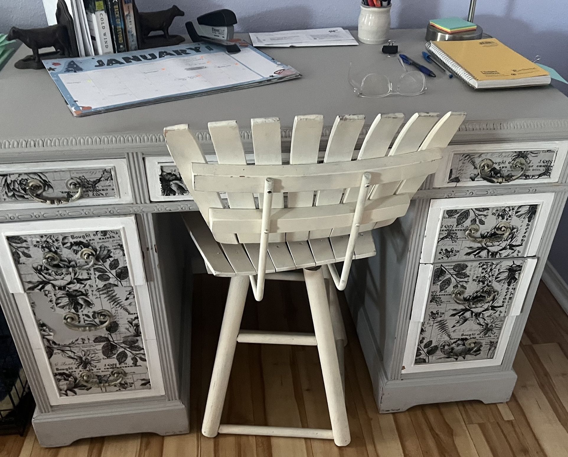 Antique Desk - Wood 43inx22in