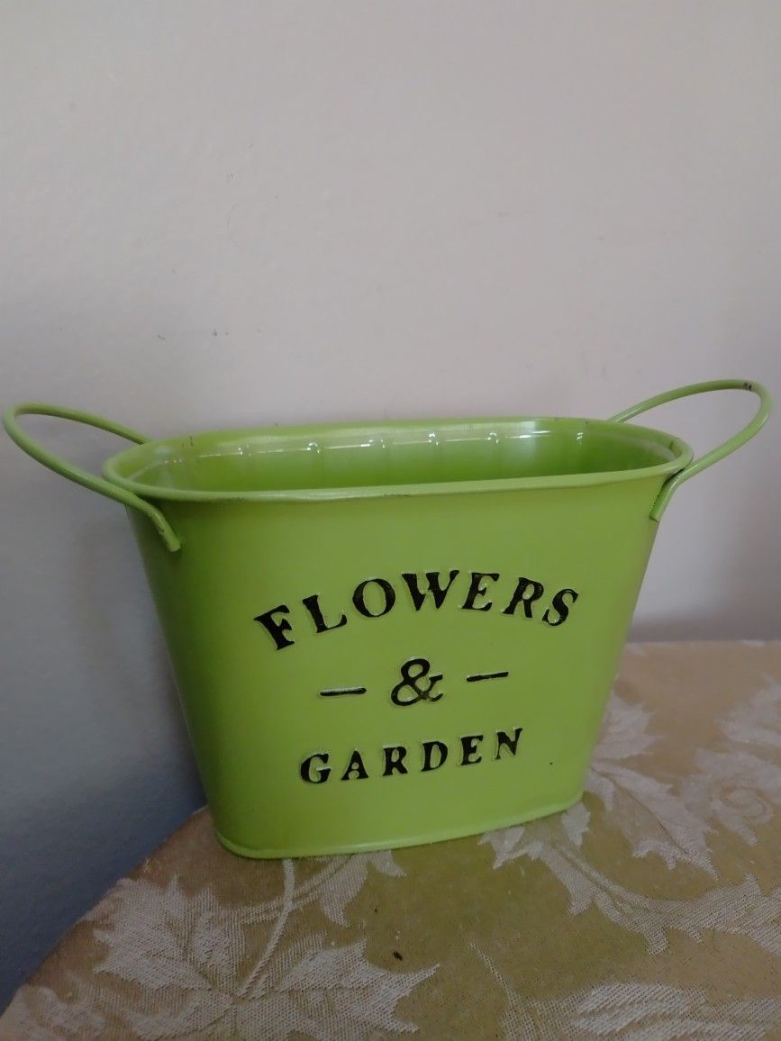 LIME GREEN OVAL METAL PLANTERS FLOWER POT W/HANDLES