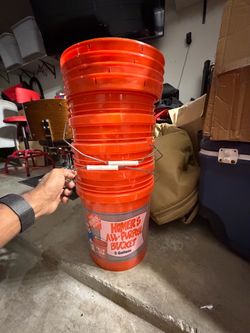 Homer’s all purpose Home Depot car wash buckets. (Set of 4)