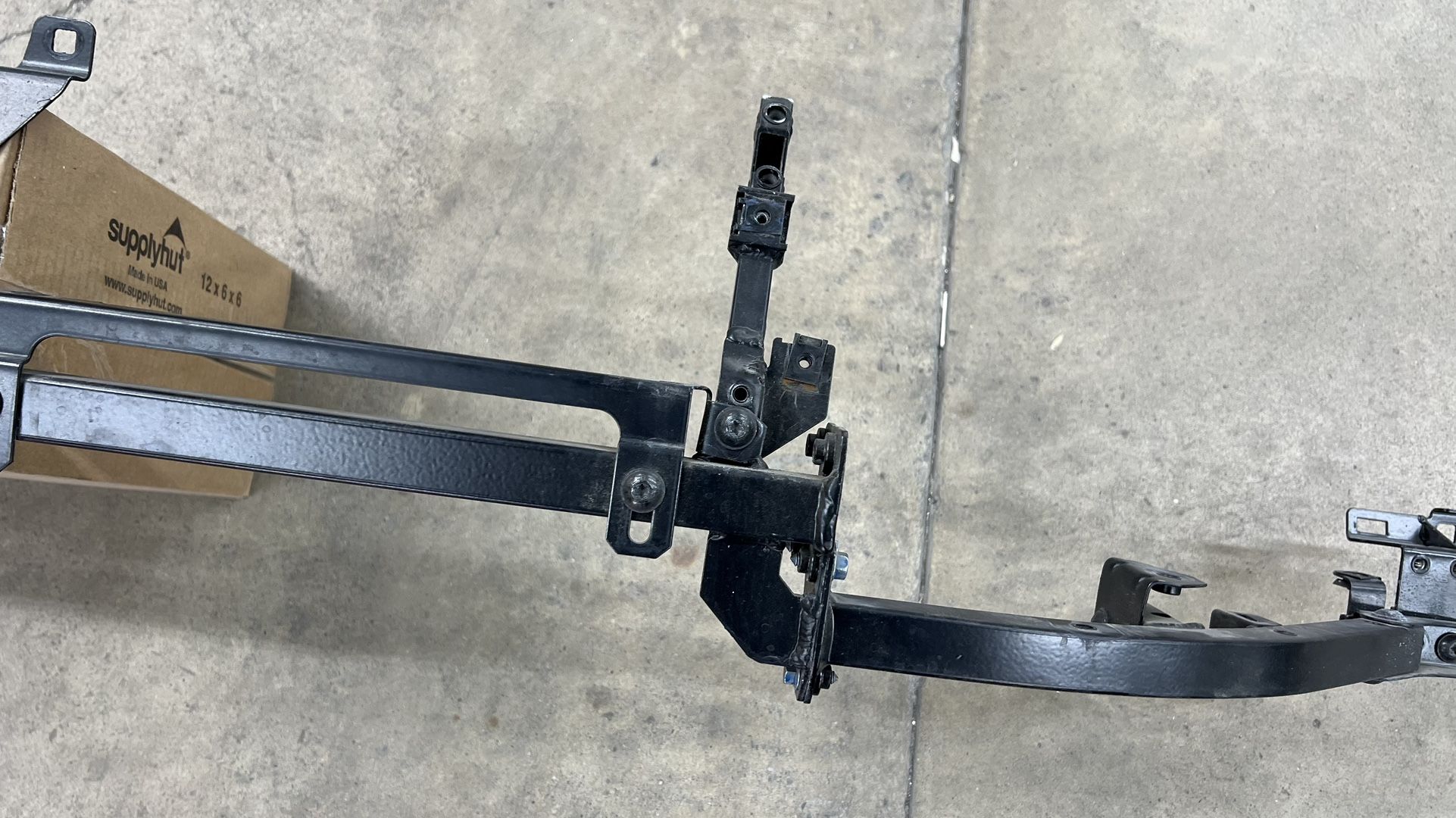 LAMBORGHINI HURACAN REAR BUMPER CROSSMEMBER SUPPORT MOUNT BRACKET OEM 4T0813753D display picture 1