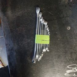Combination wrench set different brands