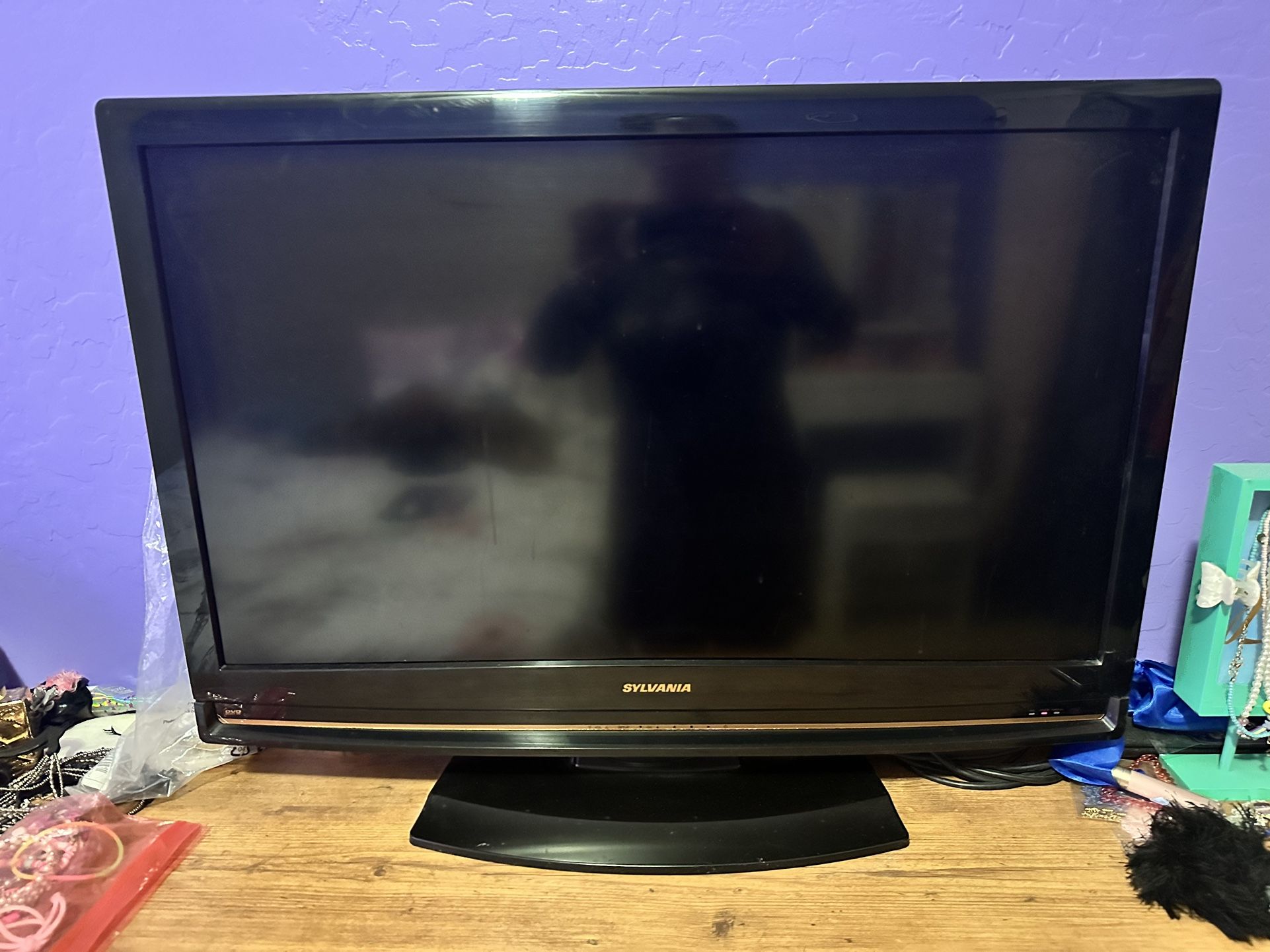 Sylvania 32” LCD TV With Built In DVD Player