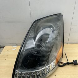  VOLVO VNM VNL LED DRL+ SEQUENTIAL SIGNAL PROJECTOR HEADLIGHT LAMP Driver Only 2004 - 2018 Used Aftermarket 