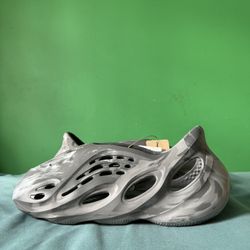 Adidas Yeezy Foam RNR MX Granite Size 11