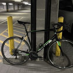 Giant Road bike       400$