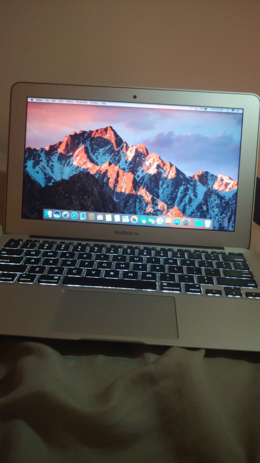MacBook 2015. Refurbished - like new. Very quick.