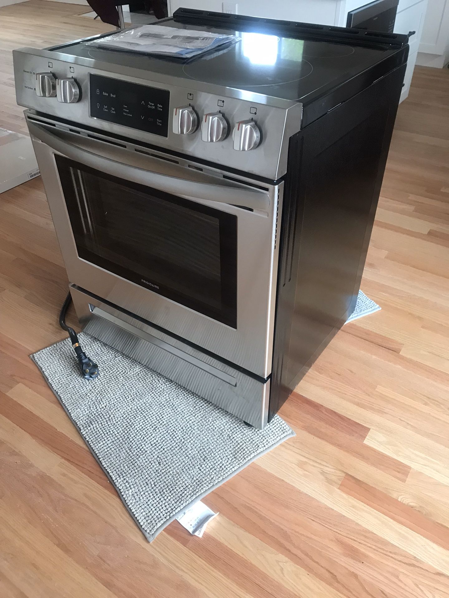 Frigidaire FFEH3054US 30 in 5 cu ft Single Oven Electric with Self