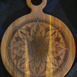 Round Wooden Serving Board with Sunflower Engraving
