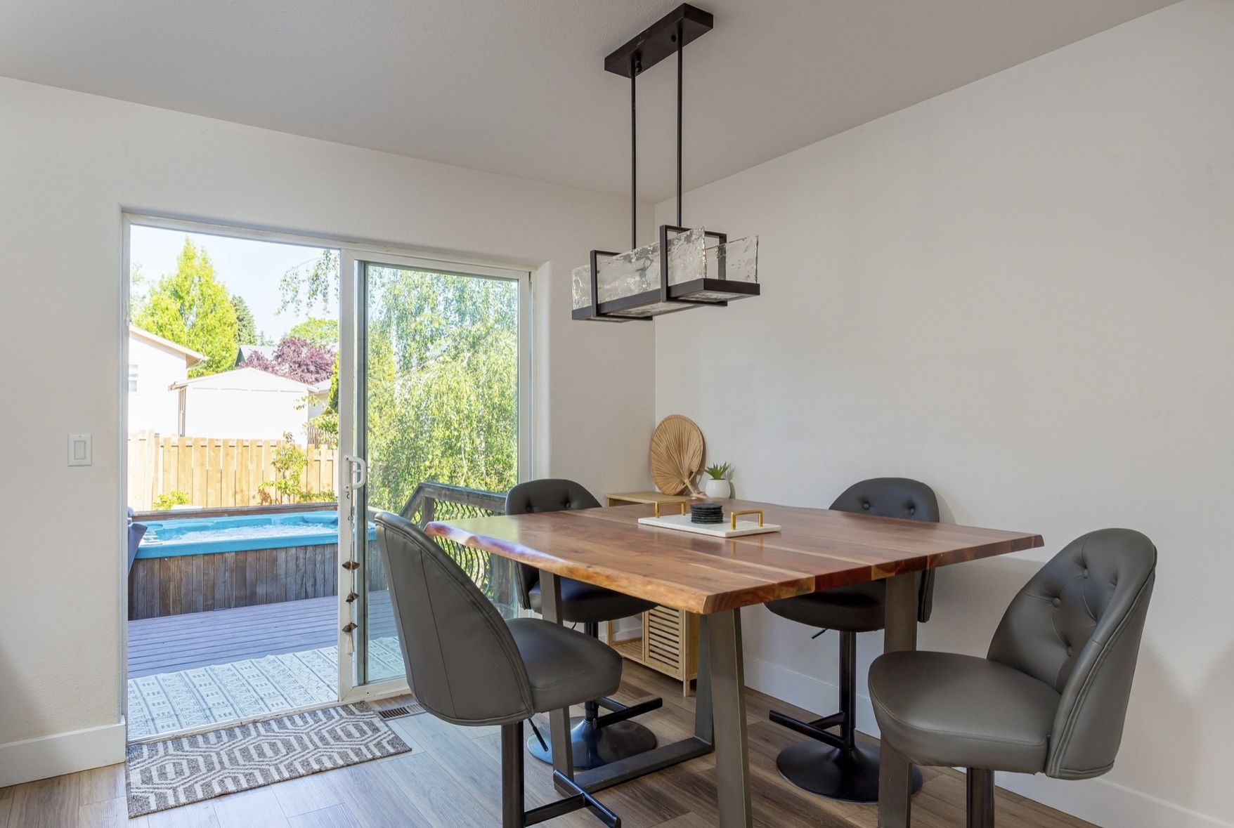 Dining Table / Chairs