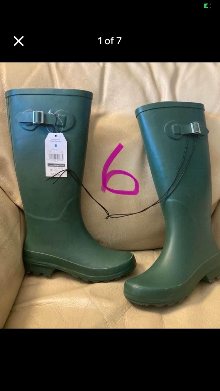 New Rain Boots Women’s Size 6