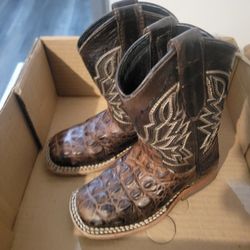 Used Kids Boots Size 8
