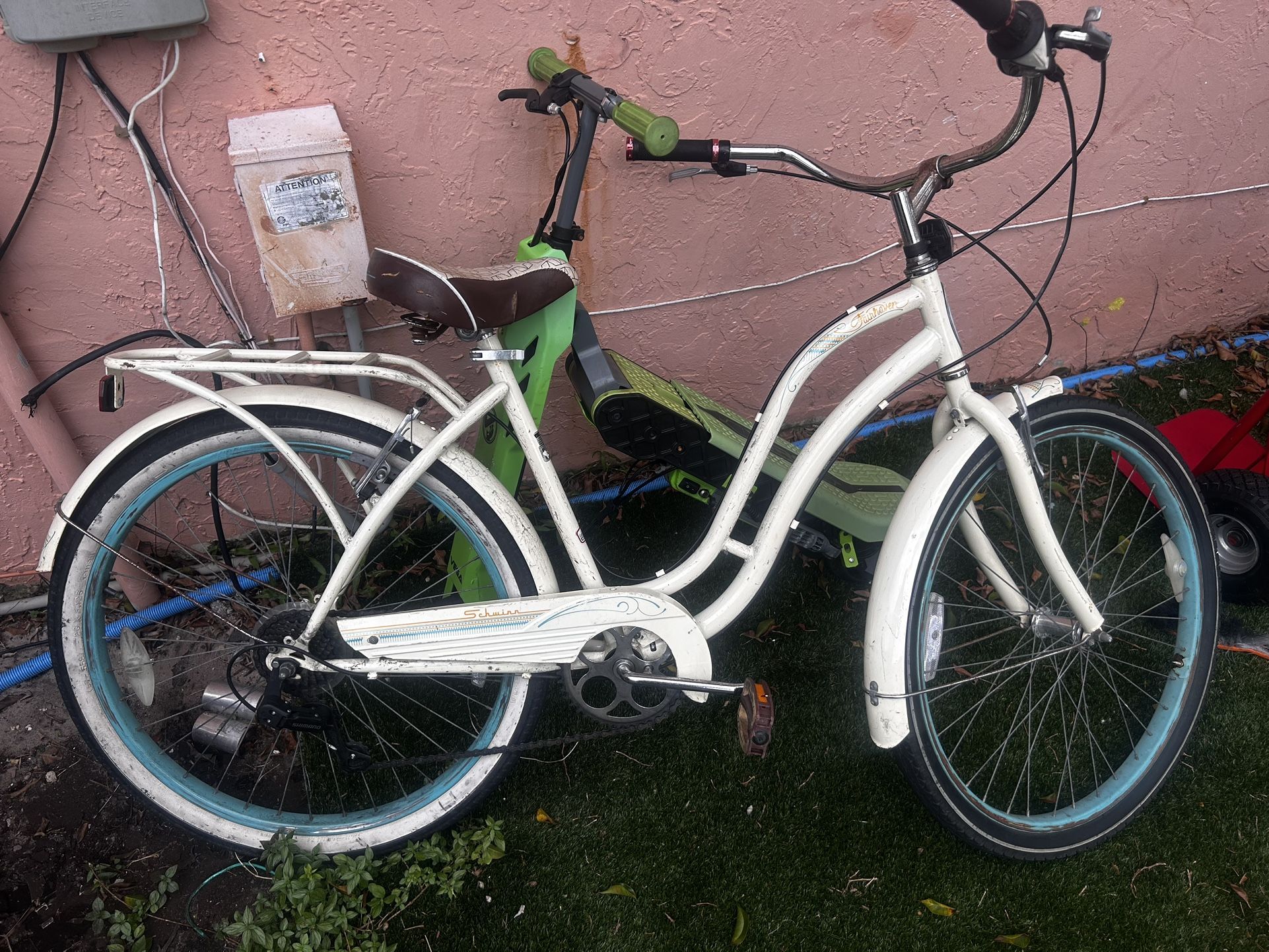 Schwinn Fairhaven cruiser bike