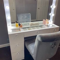 New 7 Drawer Glass Top Make Up Vanity 