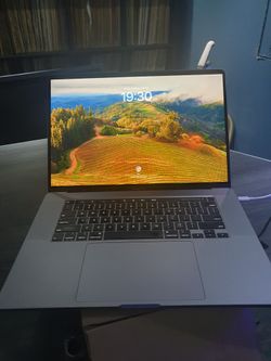 Macbook Pro 2019 W/ 64Gb Memory With 8Tb SSD Hard Drive