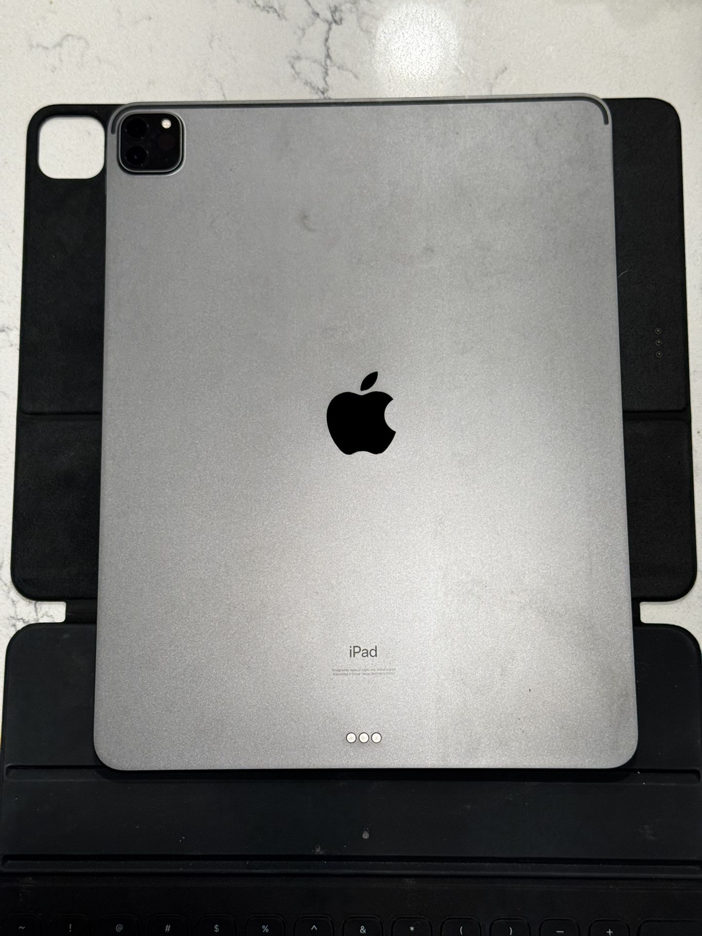 Apple iPad Pro (12.9-inch, Wi-Fi, 128GB) - Space Gray AND Apple Keyboard