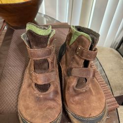 Women’s Merrelll Boots 8.5