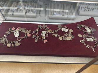 James Avery bracelet different prices and grams layaway available 10% Dwon if you interested please make sure you ask for Maribel thank you