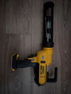 DeWalt caulk gun dce560
