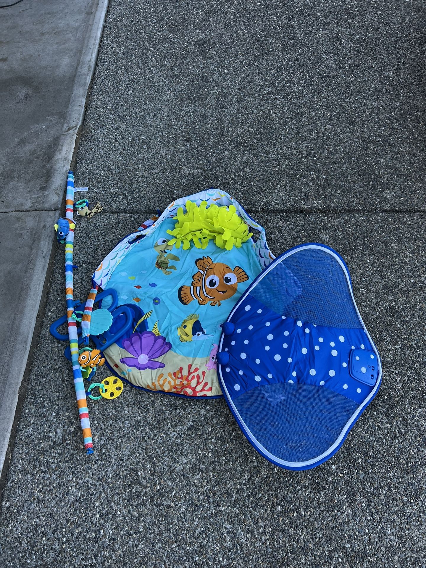 Disney Baby Finding Nemo Mr. Ray Baby Activity Gym & Tummy Time Play Mat by Bright Starts