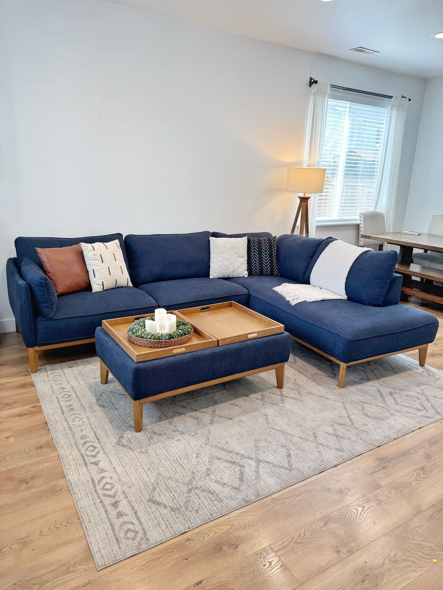 CLEAN like New Sectional Couch With Ottoman