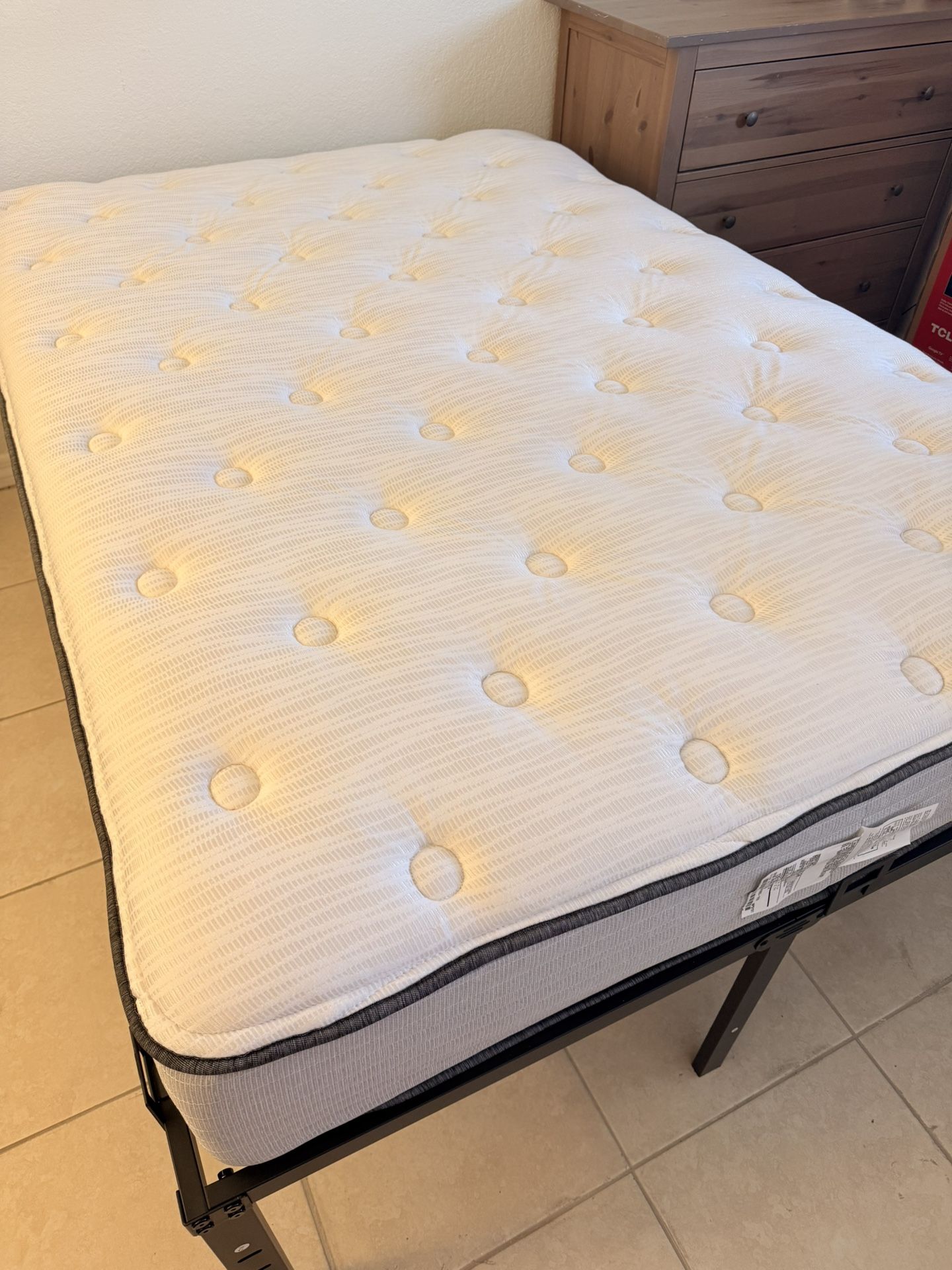 Full Bed Size Beautyrest BR800 Medium Firm Mattress (*Bed frame included*