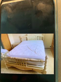 Queen White Wood Spindle Bed Frame with Mattress