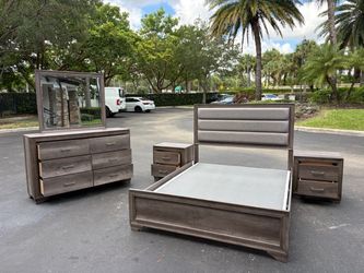 Beautiful Bedroom Set Queen Size Solid Wood Gray Color In Excellent Condition by Malaysia Furniture