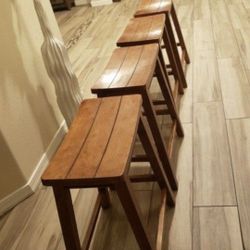 4 Bar Stools Exelent Condition Heavy Duty 