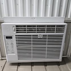 GE Appliances Window Air Conditioner - Model AEN06LYQ1