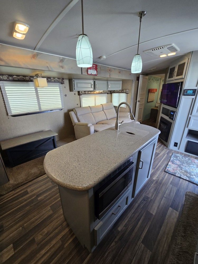 32 Ft Rv Travel Trailer Two Rooms 34ft