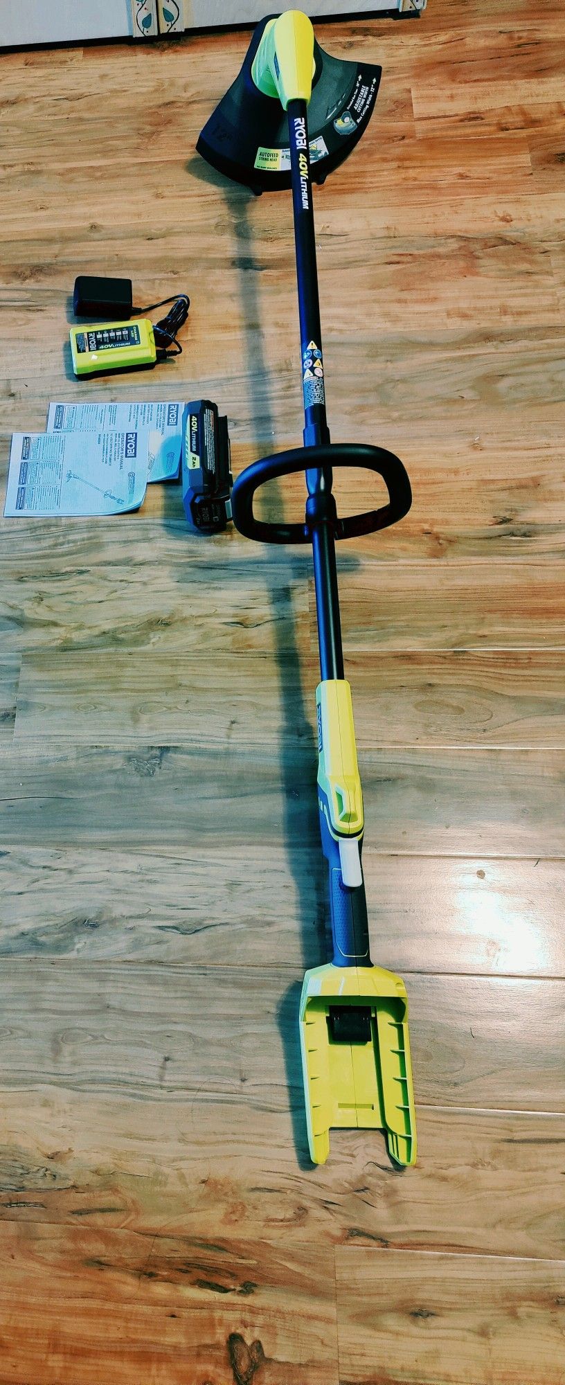 RYOBI 40V 12 in. Cordless Battery String Trimmer with 2.0 Ah Battery and Charger. BRAND NEW