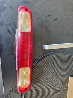 2005 Chevrolet silverado 3rd brake light