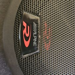 Small Alpine  Subwoofer Like New 300w To 1000 watts 