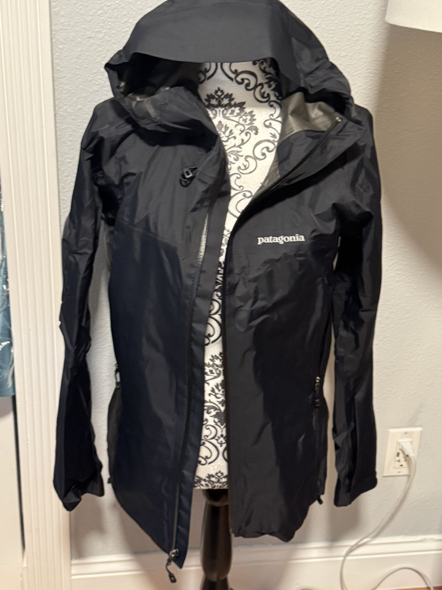Patagonia Women Size Medium Rain Windbreak Jacket Core Tech Pacilite Tex