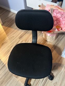 Black chair $10 needs to be gone asap (pick up in El Cajon only )