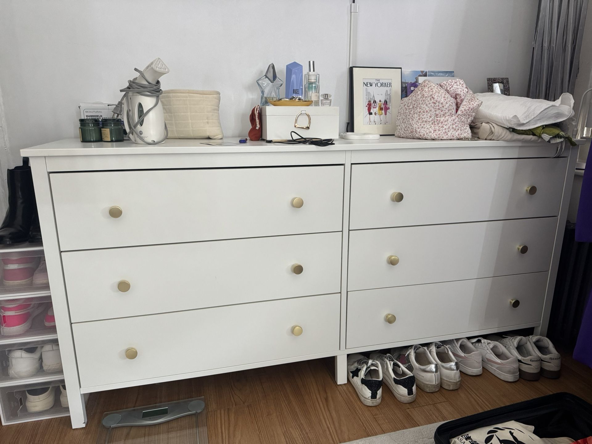 6 Drawer Dresser with gold knobs