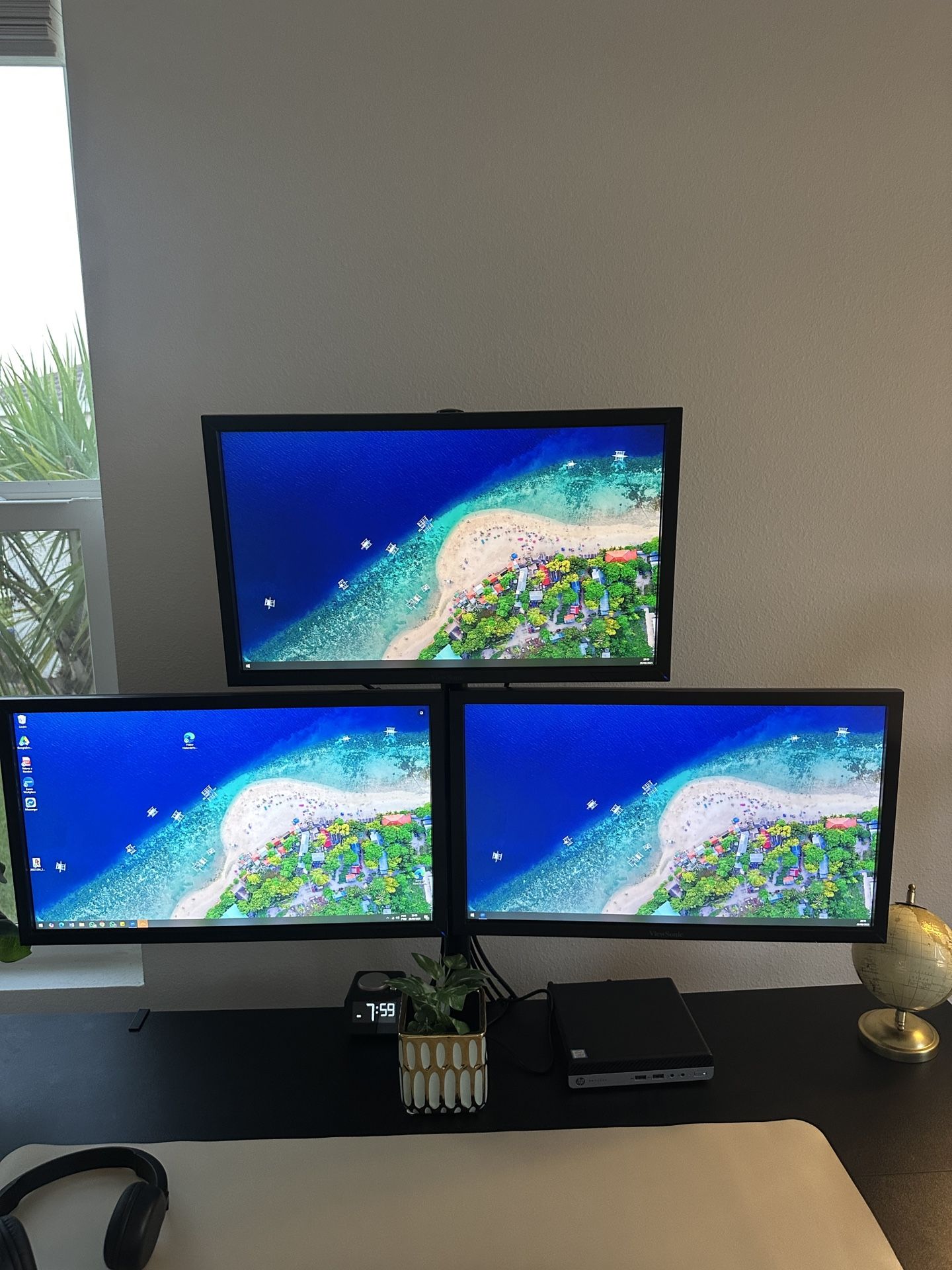 3x View Sonic + Table Mount + Power Cords