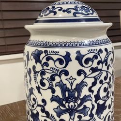 Chinese Chinoiserie Blue and White Ceramic Ginger Jar. 10” Tall