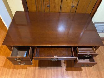 Bombay desk
