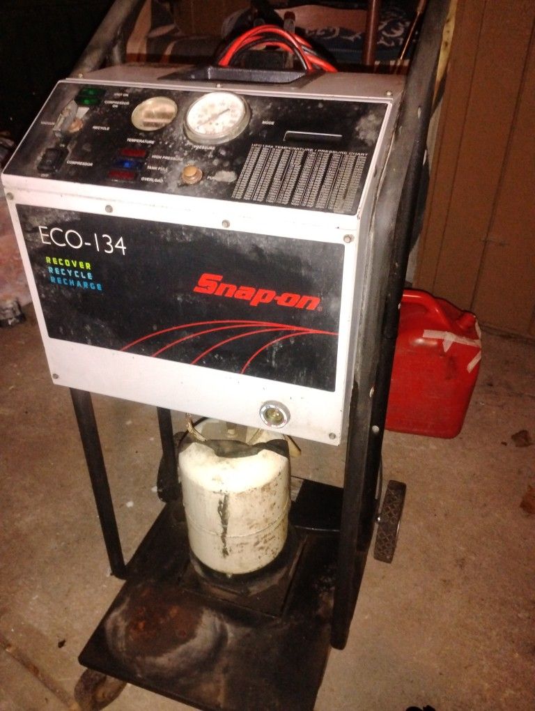 Snap on 134 Freon Recyclable - Replunish Machine