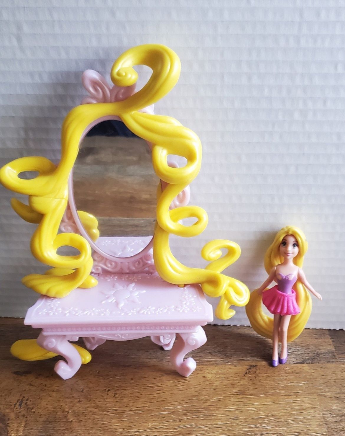 Bundle Disney Tangled Rapunzels Bedroom Vanity & Polly Pocket Doll