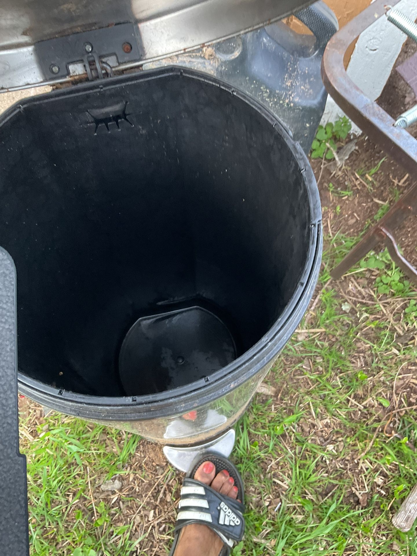 A Sylver Trash Can For The Kitchen, You Can Use You Foot To Open It (NO SHIPPING)